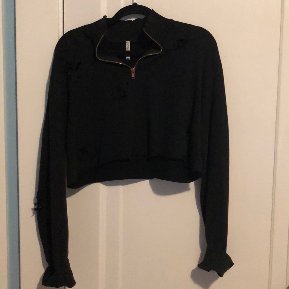 Emma and Sam distressed quarter Zip black crop top